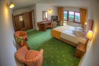 Курортные отели Cheile Gradistei Fundata Resort & Spa Фундата Двухместный номер с 1 кроватью или 2 отдельными кроватями-5