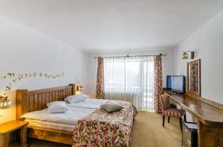 Курортные отели Cheile Gradistei Fundata Resort & Spa Фундата Двухместный номер с 1 кроватью или 2 отдельными кроватями-11