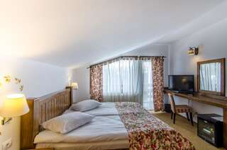 Курортные отели Cheile Gradistei Fundata Resort & Spa Фундата Семейный Люкс (2 взрослых + 2 детей до 12 лет)-3